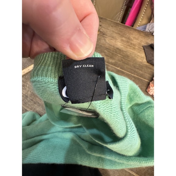 C By Bloomingdales Cashmere Sweater Size XL Green V Neck Long Sleeve‎ Womens - Picture 10 of 12